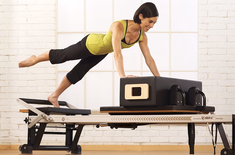 ¿Cuáles son los beneficios de hacer pilates con camilla?