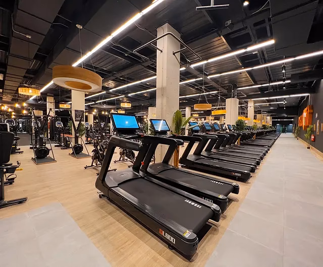 ¿Cuál es la diferencia entre un gimnasio y un centro de fitness?