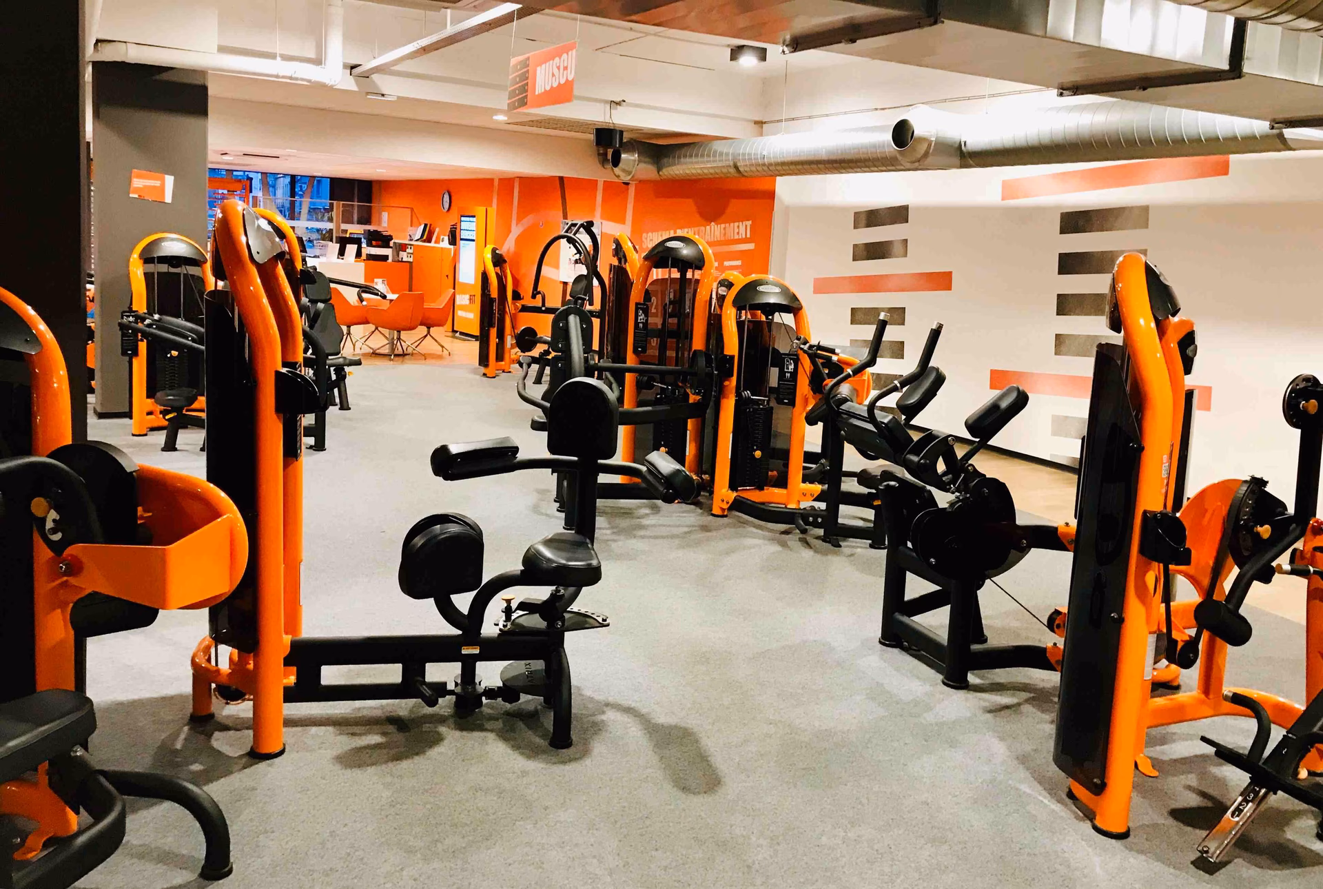 How many gyms are there in Spain?