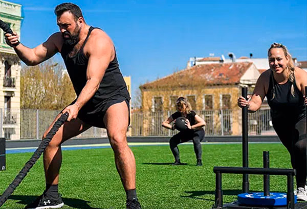 ¿Cuánto mide la piscina de nado o uso deportivo en La Cebada?
