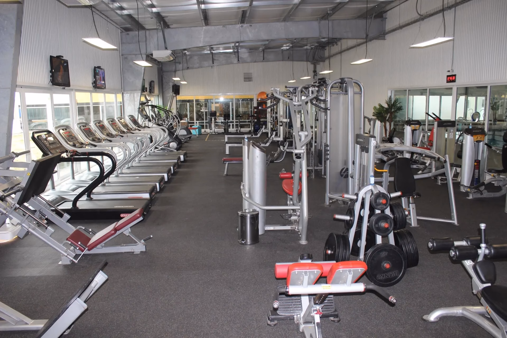¿Qué servicios ofrece Oasis fitness & Club?