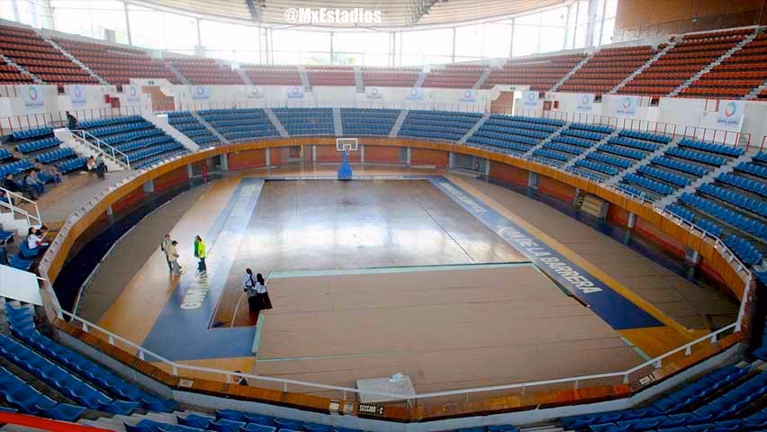 ¿Qué metro me deja cerca del gimnasio Juan de la Barrera?