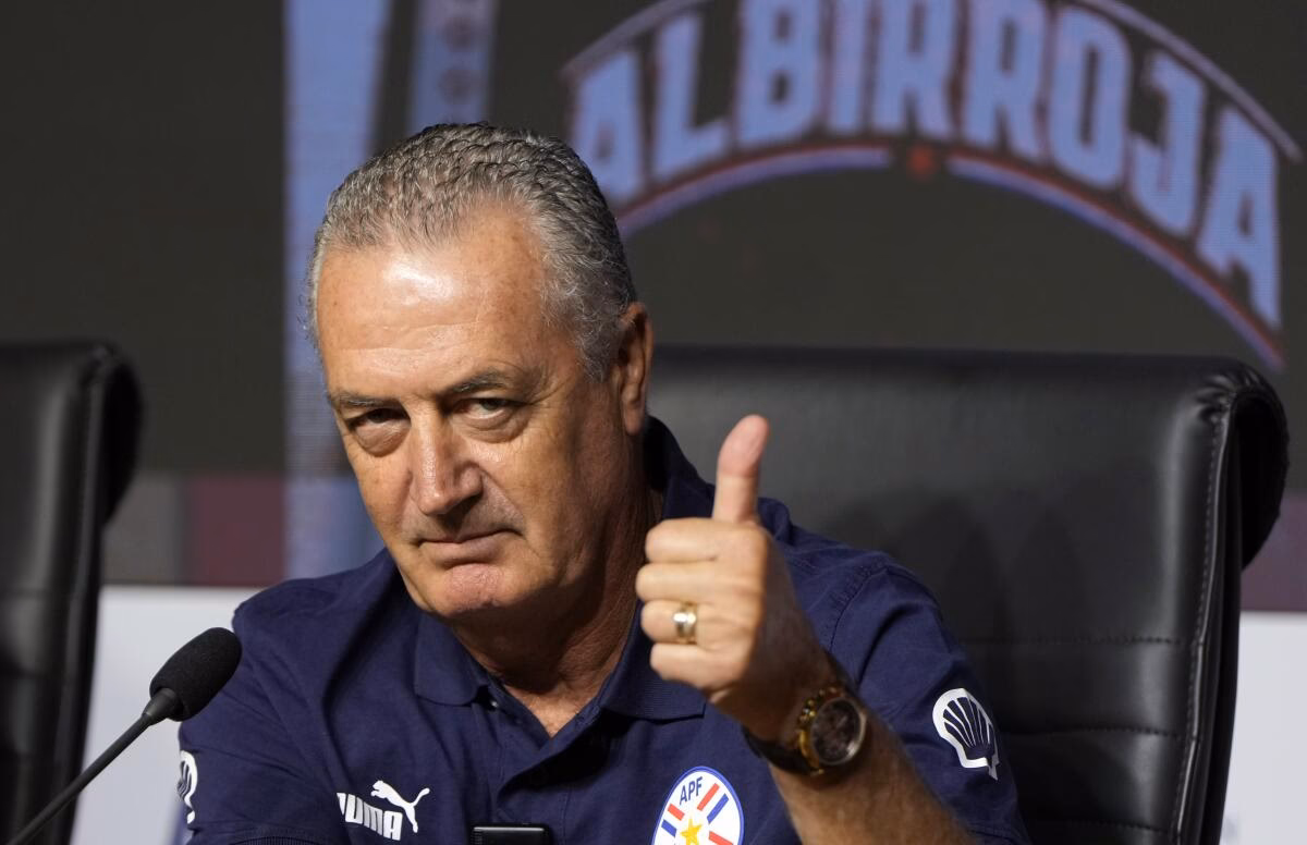 ¿Qué selecciones ha dirigido Gustavo Alfaro?