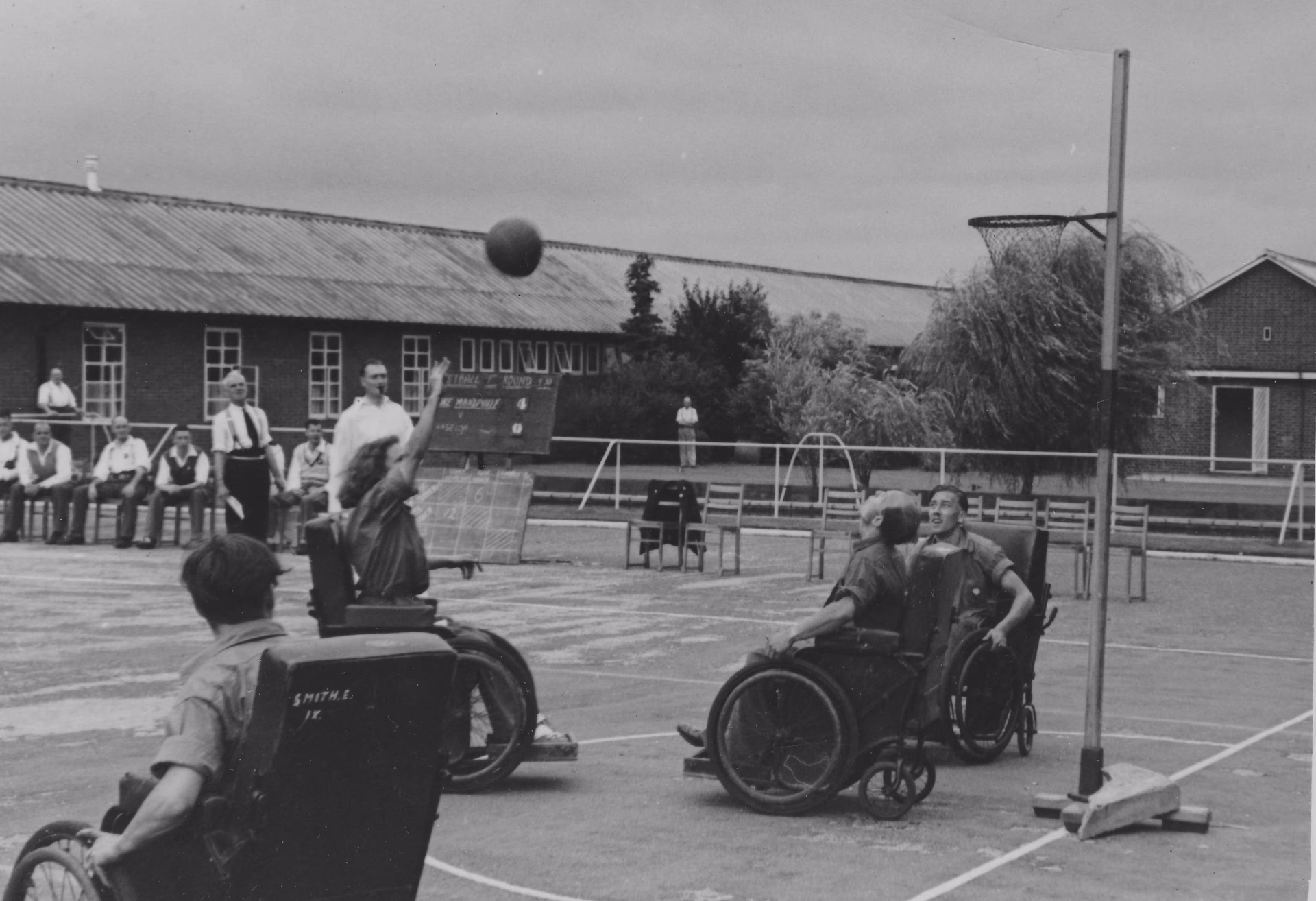 ¿Cuál es la historia de la natación paralímpica?