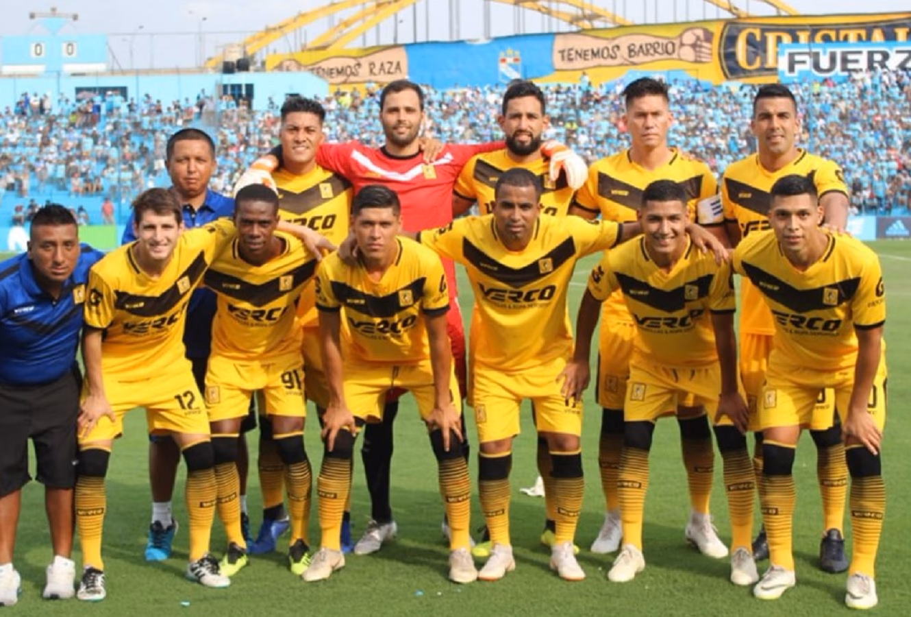 ¿Quién es el dueño de la Academia Cantolao?