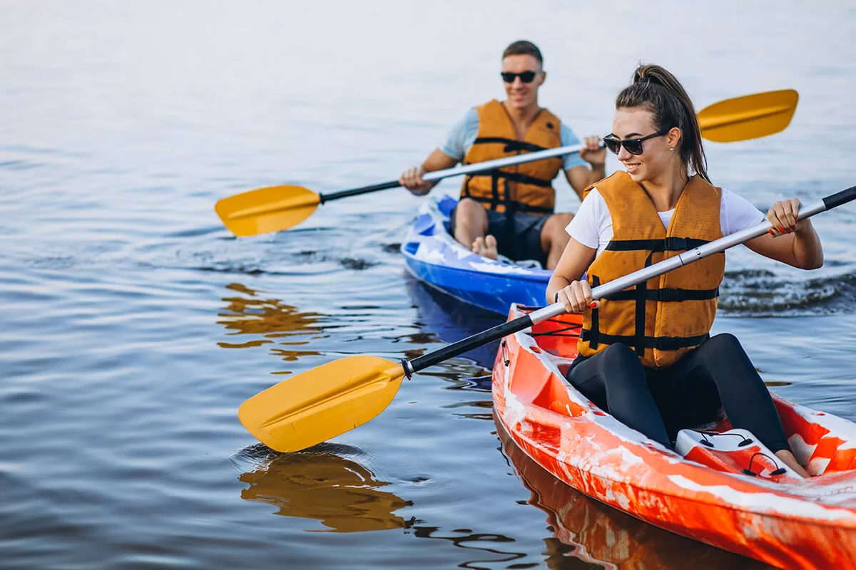 ¿Cómo se llama el deporte del kayak?
