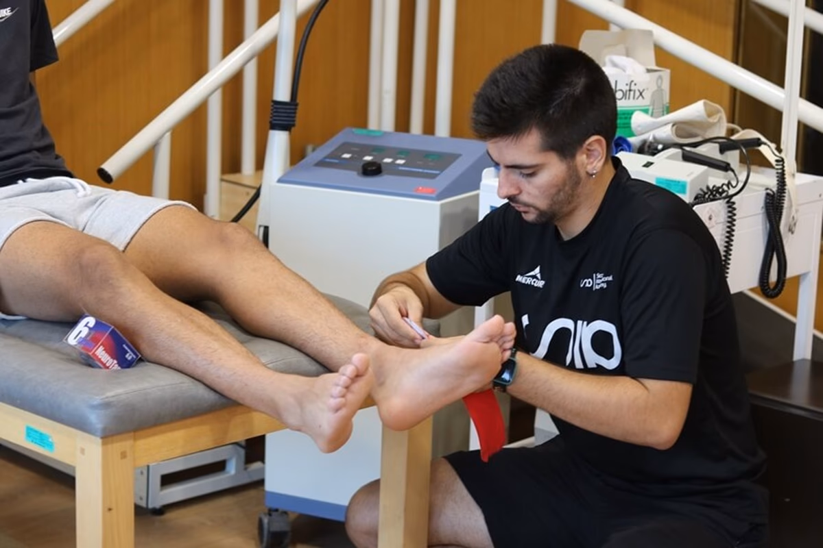 ¿Cómo se llama el doctor de los futbolistas?