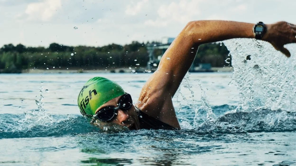 ¿Cuál es el objetivo principal de la natación?