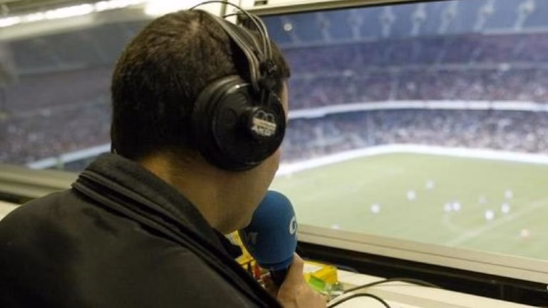 ¿Cuántos años se estudia periodismo deportivo?