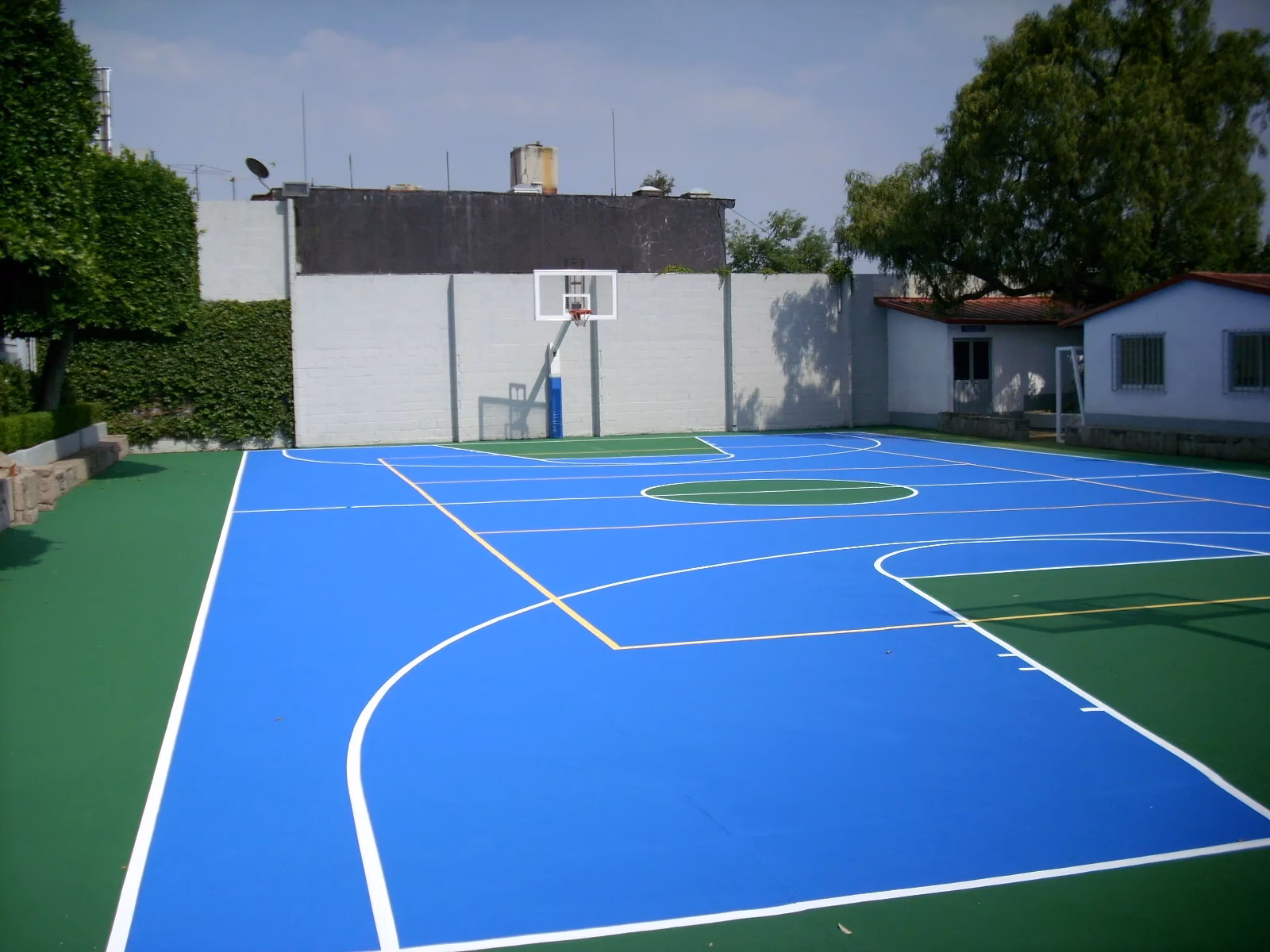 ¿Qué pintura se usa para una losa deportiva?