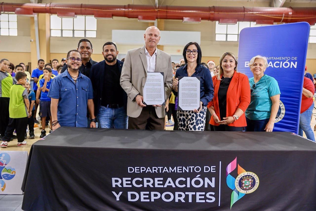 ¿Cómo se llama el ministro de Deportes de la República Dominicana?