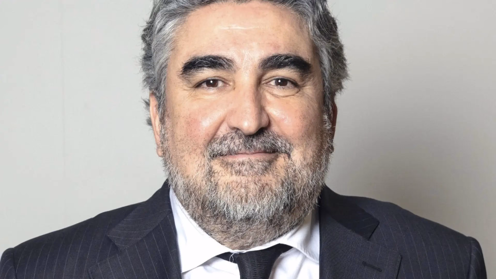 ¿Cómo se llama el secretario del deporte?