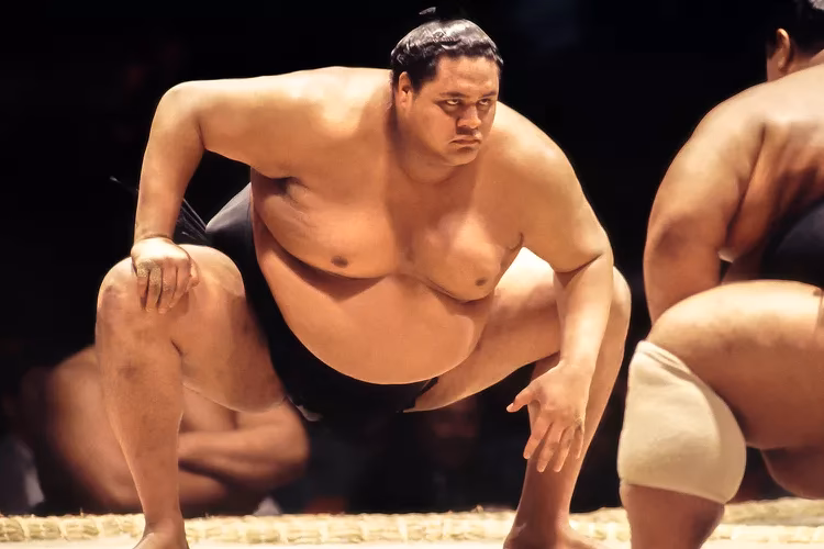 ¿Cuánto mide y pesa un luchador de sumo?