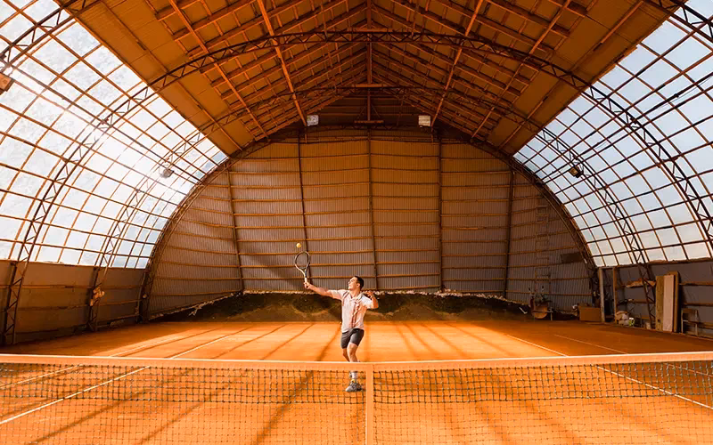 ¿Cuál es la forma más barata de cubrir una cancha de tenis?