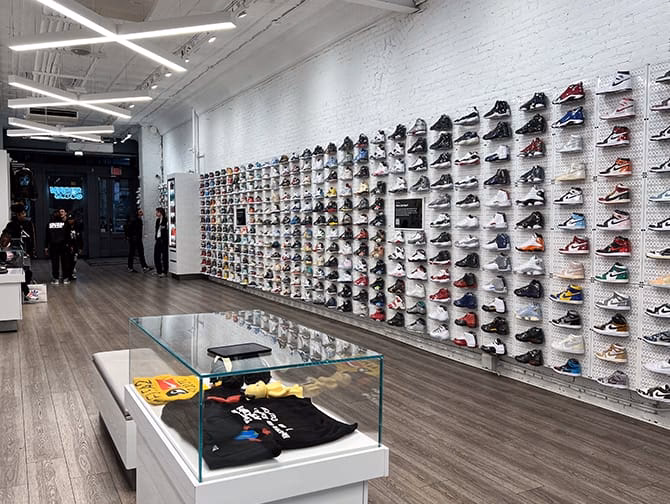 Is Dick's Sporting Goods open on Thanksgiving?