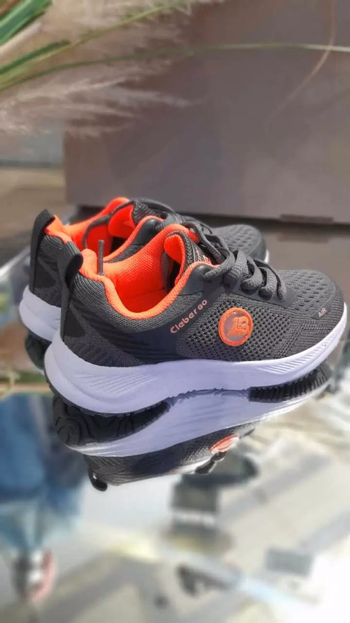 ¿Qué marca son las zapatillas con la letra N?